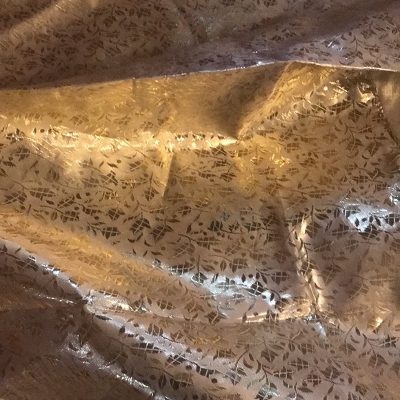 Gold Tree Skirt - Approximately Neck 14 inches length 23-24 - Picture 10 of 12